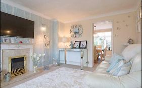 Comfy Private Room In Shared House